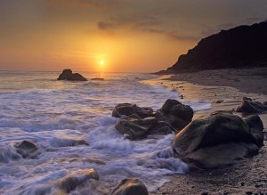 Tim Fitzharris - Sunset over Leo Carillo State Beach, Malibu, California
