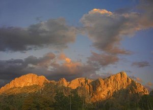 Tim Fitzharris - Sunlight illuminating Chisos Mountains, Chihuahuan Desert, Texas