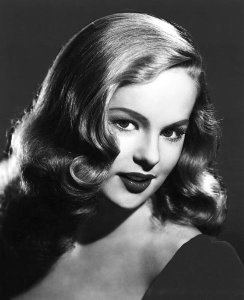 Hollywood Photo Archive - Peggy Cummins