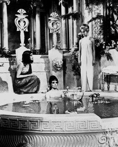 Hollywood Photo Archive - Elizabeth Taylor - Cleopatra