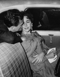 Hollywood Photo Archive - Elizabeth Taylor and Richard Burton