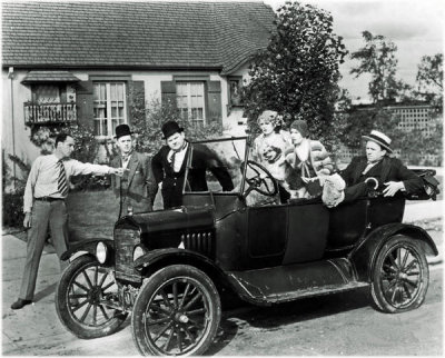 Hollywood Photo Archive - Laurel & Hardy - Perfect Day, 1929