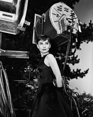 Hollywood Photo Archive - Audrey Hepburn Behind the Scenes