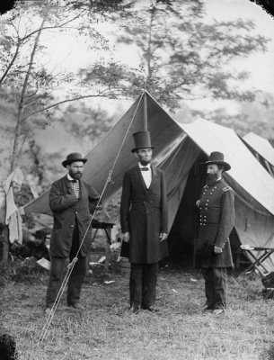 Alexander Gardner - Allen Pinkerton, President Lincoln, Gen. McClernand at Antietam, 1862
