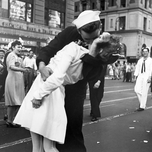 Victor Jorgensen, Kissing the War Goodbye in Times Square, 1945, II