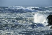 Flip Nicklin - Crashing waves, Long Beach, Clayoquot Sound, Vancouver Island, Canada