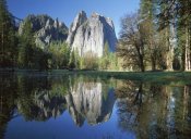Tim Fitzharris - Cathedral rock reflected in the Merced River, Yosemite NP, California