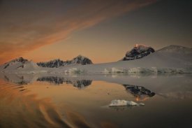 Colin Monteath - Peaks at sunset, Wiencke Island, Antarctic Peninsula, Antarctica