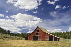 Konrad Wothe - Old red barn in pastoral landscape, Oregon