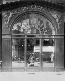 Eugène Atget - Paris, 1902 - Antique Store, rue du Faubourg-Saint-Honoré