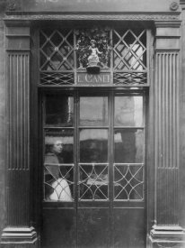 Eugène Atget - Paris, 1901-1902 - Petit Bacchus, rue St. Louis en l'Ile