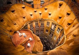 Nora De Angelli - Antoni Gauda­A??S La Pedrera