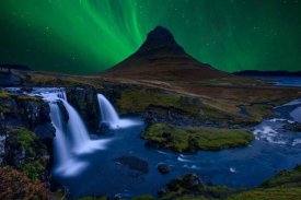 Alvaro Roxo - Kirkjufell Under A Boreal Green Sky