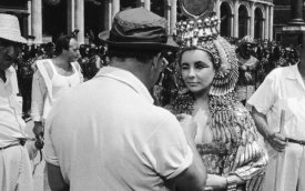 Hollywood Photo Archive - Behind the Scenes - Elizabeth Taylor - Cleopatra