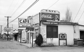 Arthur Rothstein - U.S. Highway 80, Texas, between Dallas and Fort Worth. Roadside cafe, 1942