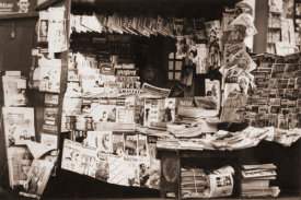 Angelo Rizzuto - Keeping up with the news, New York City, 1953