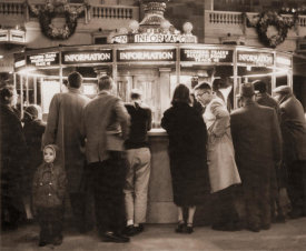Angelo Rizzuto - Information booth at Grand Central Terminal, New York City, 1957