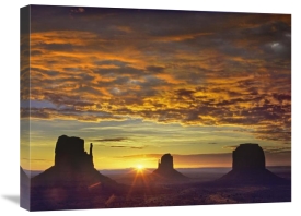 Tim Fitzharris - The Mittens and Merrick Butte at sunrise, Monument Valley, Arizona