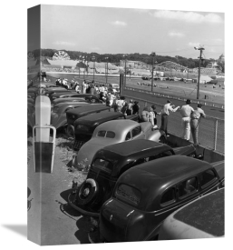 Arthur Rothstein - Spectators at auto races. Iowa State Fair, Des Moines, Iowa, 1939