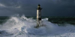 Jean Guichard - Phare d'Ar-Men lors d'une tempete