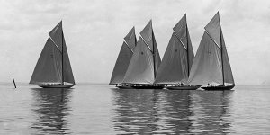 Edwin Levick - The Istalena Greyline in a Race, 1921