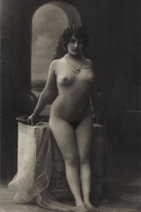 Vintage Nudes - The Pearl Necklace