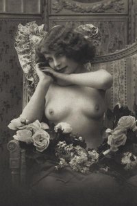 Vintage Nudes - A Look of Enchantment