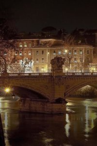 Vadim Ratsenskiy - Rome at night (left)