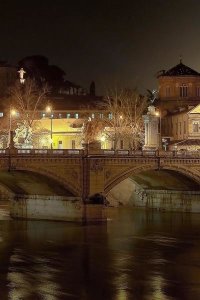 Vadim Ratsenskiy - Rome at night (center)