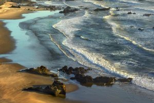 Tim Fitzharris - Incoming waves at Bandon Beach, Oregon