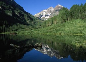 Tim Fitzharris - Maroon Bells at Maroon Lake with Cottonwood trees, Colorado