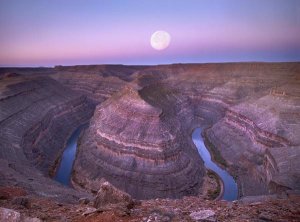 Tim Fitzharris - Moon over San Juan River flowing through Goosenecks, Utah