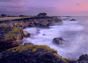 Tim Fitzharris - Ocean and lava rocks at sunset, Pu'uhonua, Hawaii