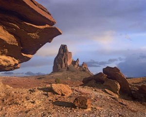 Tim Fitzharris - Agathla Peak, the basalt core of an extinct volcano, Monument Valley, Arizona