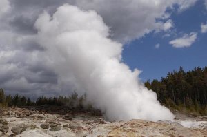 Pete Oxford - Steamboat Geyser along Back Basin loop, Yellowstone National Park, Wyoming