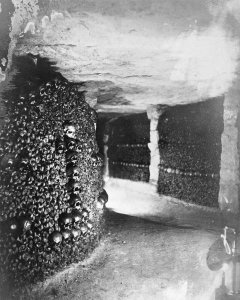 Gaspard Felix Tournachon - Paris, 1861 - View in the Catacombs