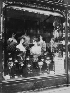 Eugène Atget - Paris, 1912 - Hairdresser's Shop Window, boulevard de Strasbourg