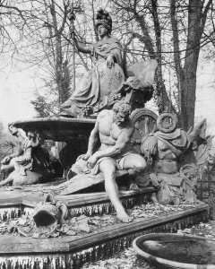 Eugène Atget - Versailles, 1904 - France Triumphant by Jean-Baptiste Tuby