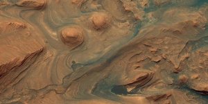 NASA - Mars HiRISE  -  Martian Surface Detail, April 22, 2015
