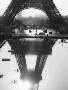 Michel Setboun - The Eiffel tower reflected, Paris