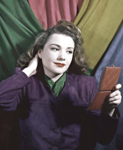 Hollywood Photo Archive - Anne Baxter