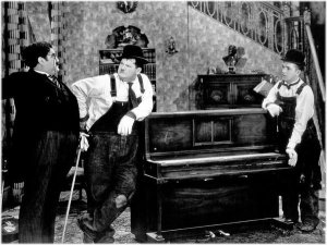 Hollywood Photo Archive - Laurel & Hardy - Music Box The, 1932