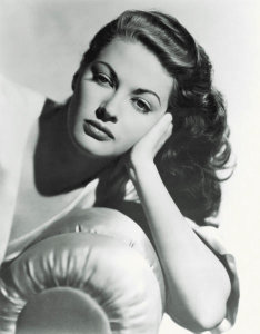 Hollywood Photo Archive - Promotional Still - Yvonne De Carlo