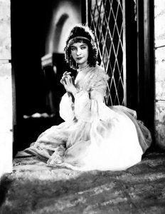 Hollywood Photo Archive - Lillian Gish