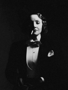 Hollywood Photo Archive - Marlene Dietrich in Top Hat