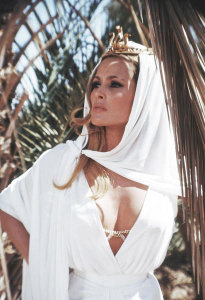 Hollywood Photo Archive - Ursula Andress - SHE