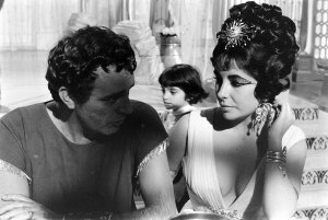 Hollywood Photo Archive - Elizabeth Taylor - Cleopatra