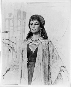 Hollywood Photo Archive - Elizabeth Taylor - Cleopatra