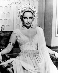 Hollywood Photo Archive - Elizabeth Taylor - Cleopatra