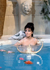 Hollywood Photo Archive - Elizabeth Taylor - Cleopatra